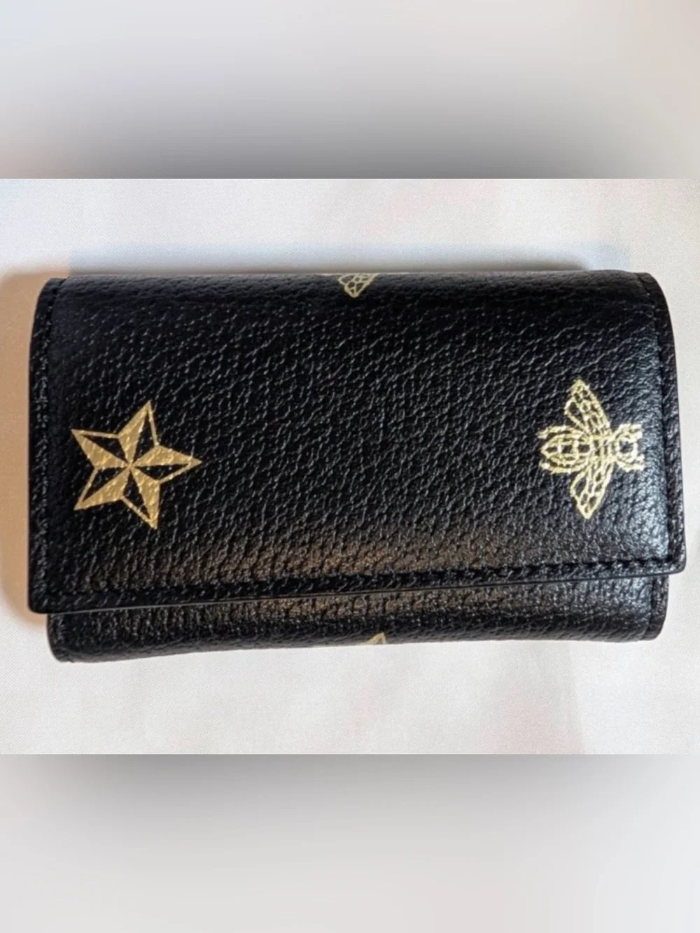 Like New Authentic Gucci Black Leather w Gold Bee & Star Print 6-Key Holder Case